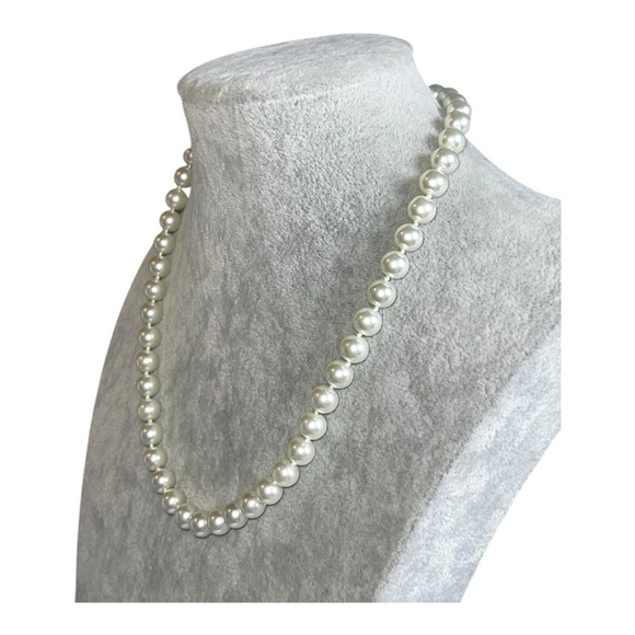 Glass Beaded Faux Pearl Necklace With Fish Hook Closure Choker Length 17” - Picture 2 of 5